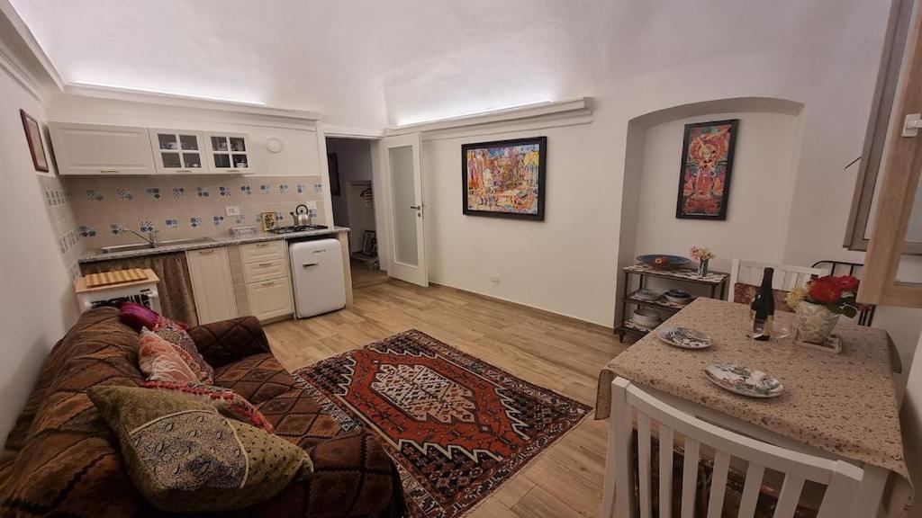 Beautifully Restored Romantic Apartment In The Centre Of Historic Дольчедо Экстерьер фото
